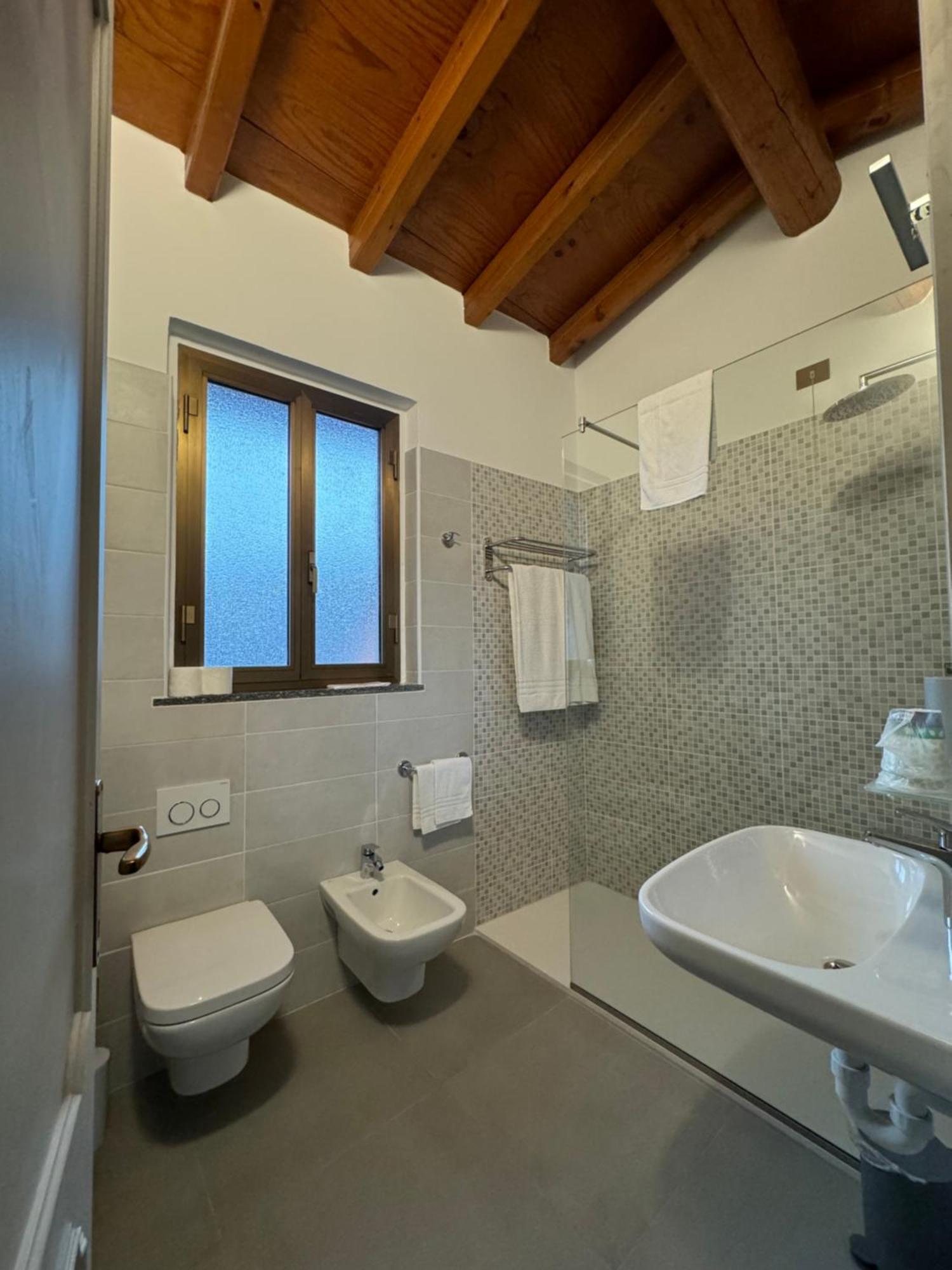B&B Michelina Castiglione dʼIntelvi Zewnętrze zdjęcie